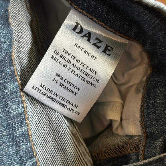 Ripped Jeans - Picture 5 of 5